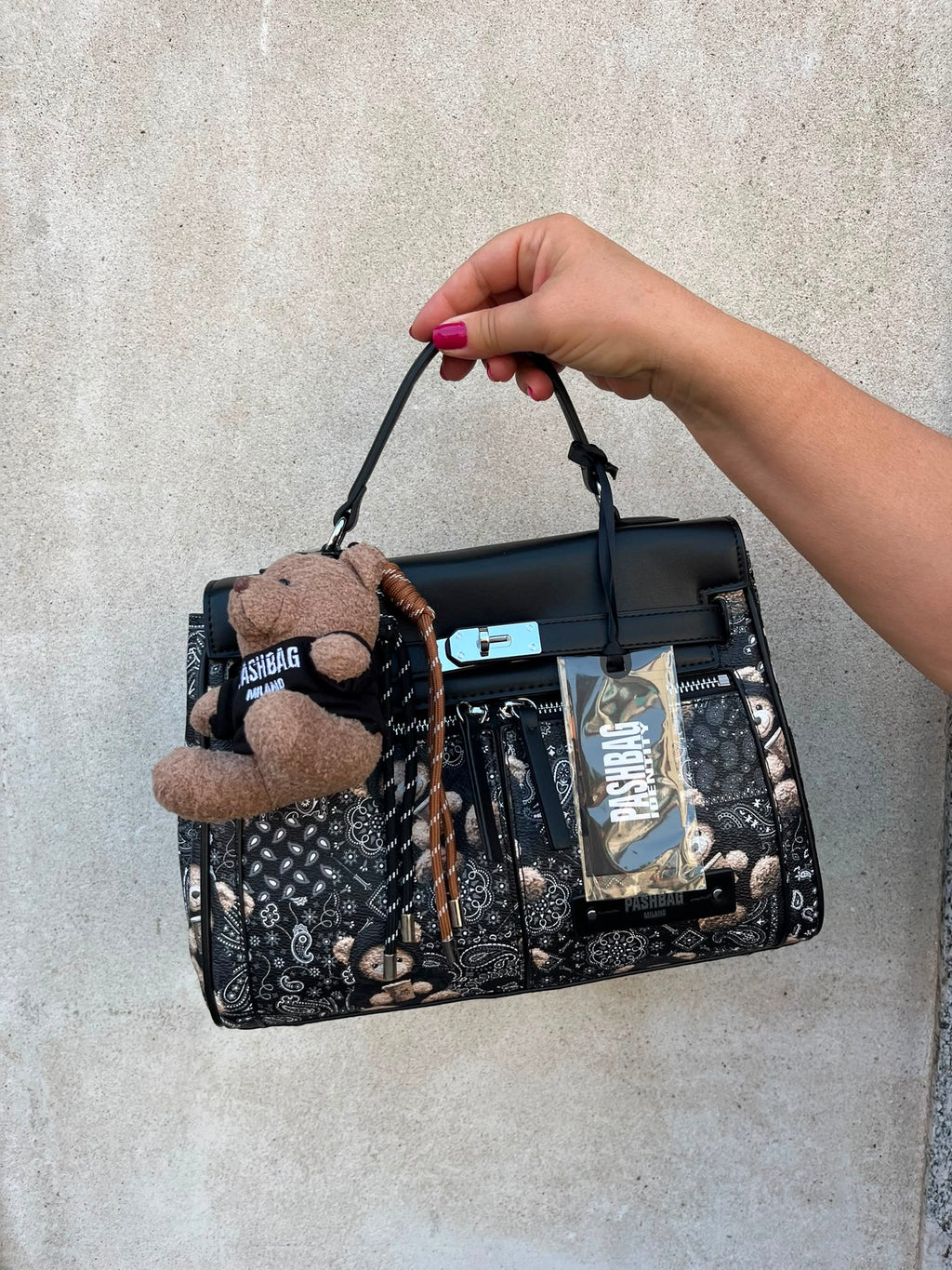 Borsa bianca e nera