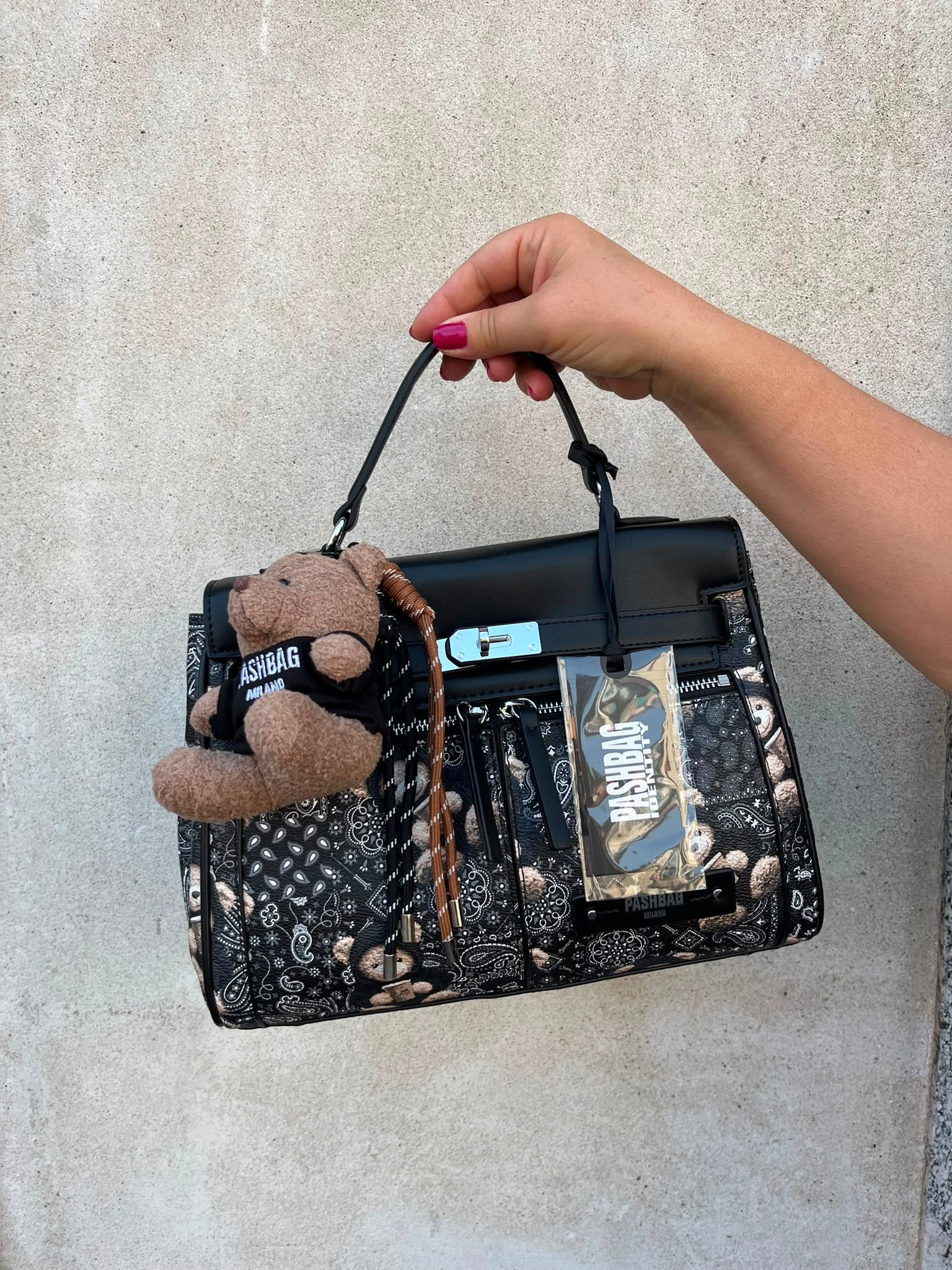 Borsa bianca e nera