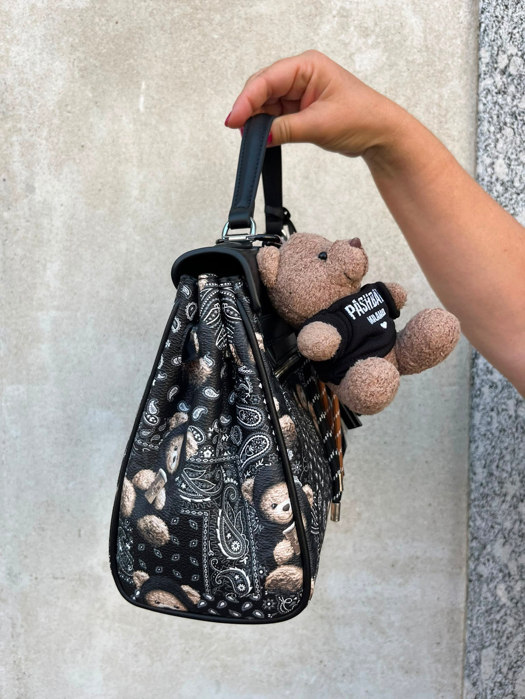 Borsa bianca e nera