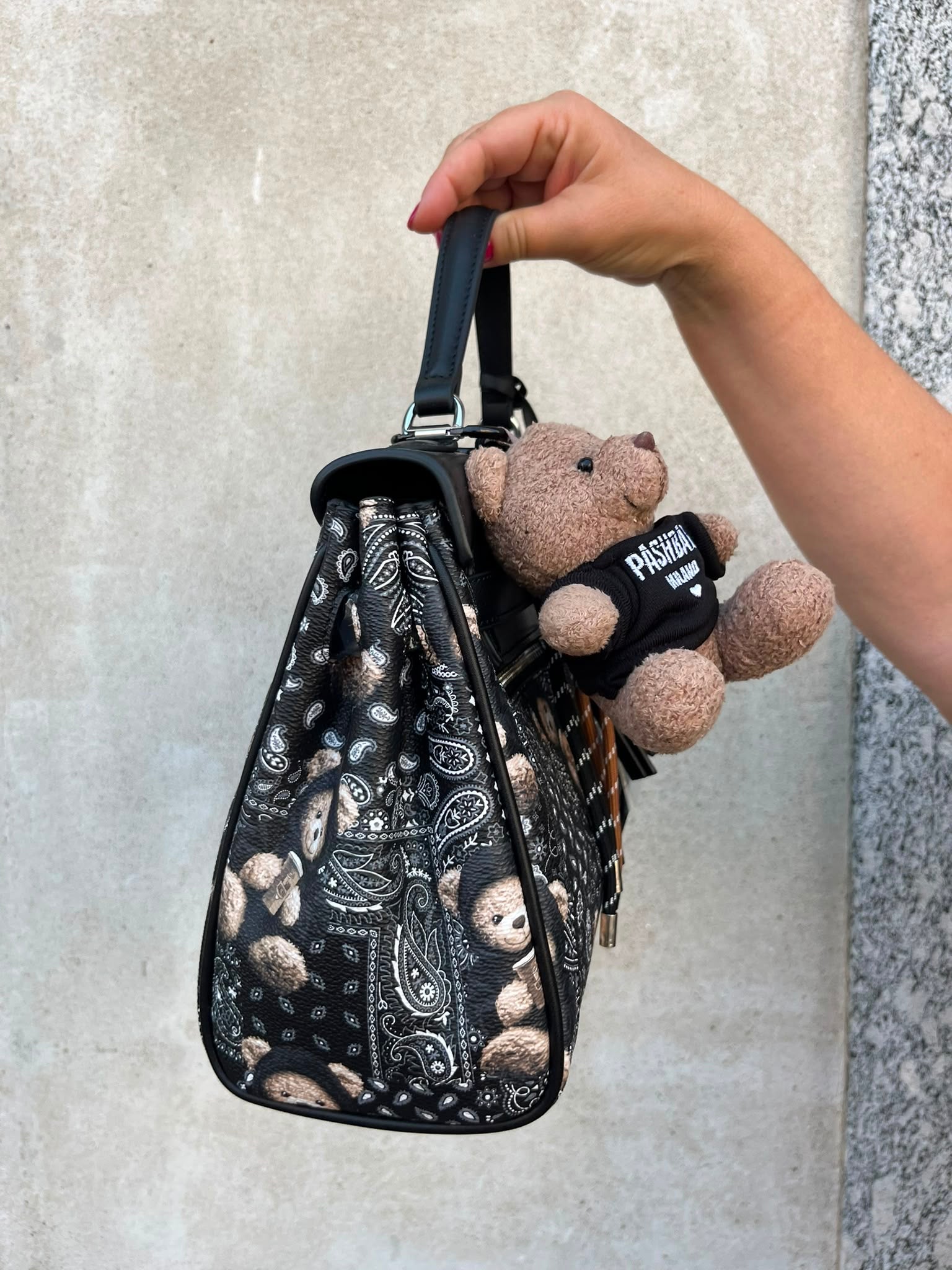 Borsa bianca e nera