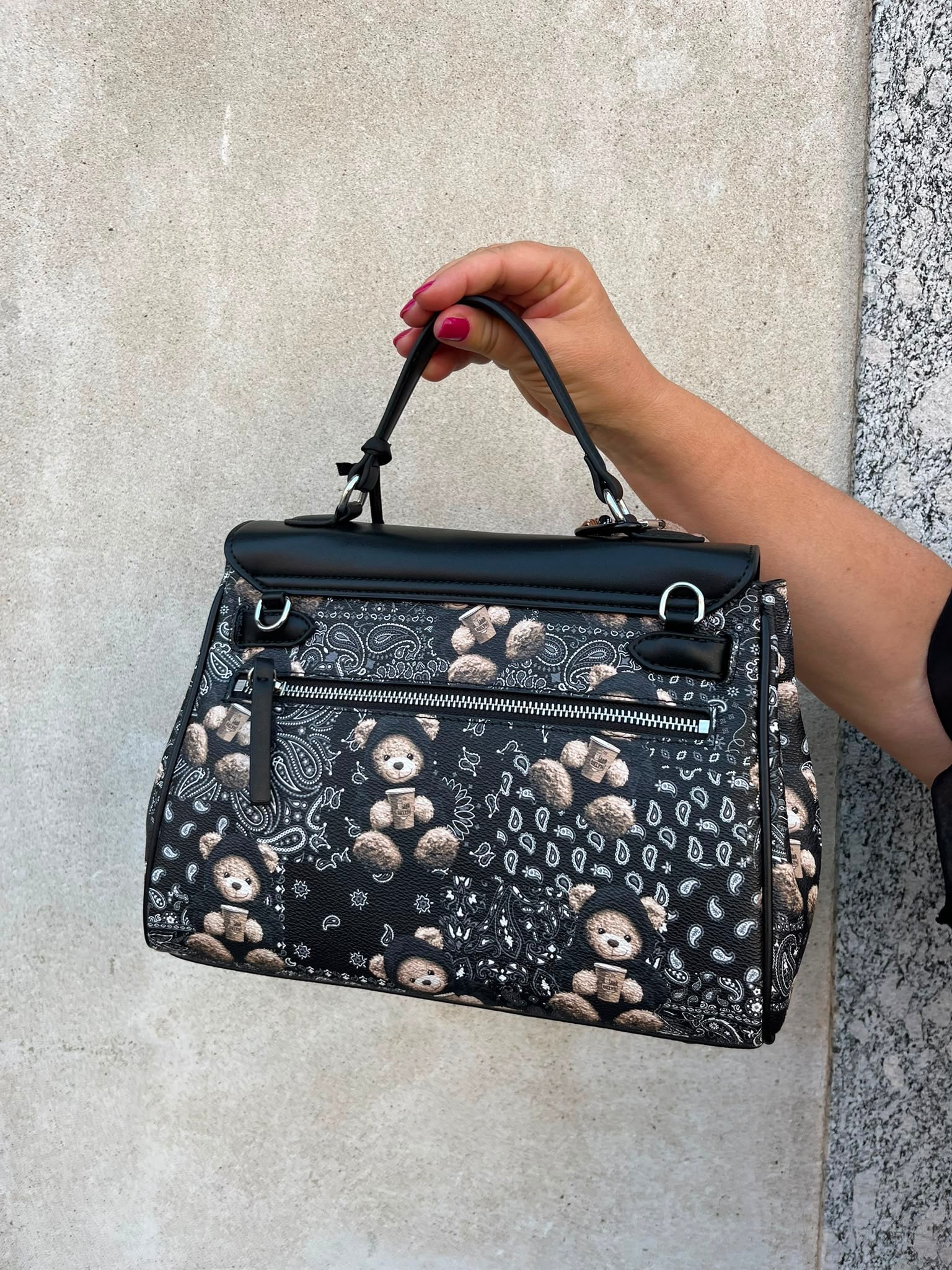 Borsa bianca e nera
